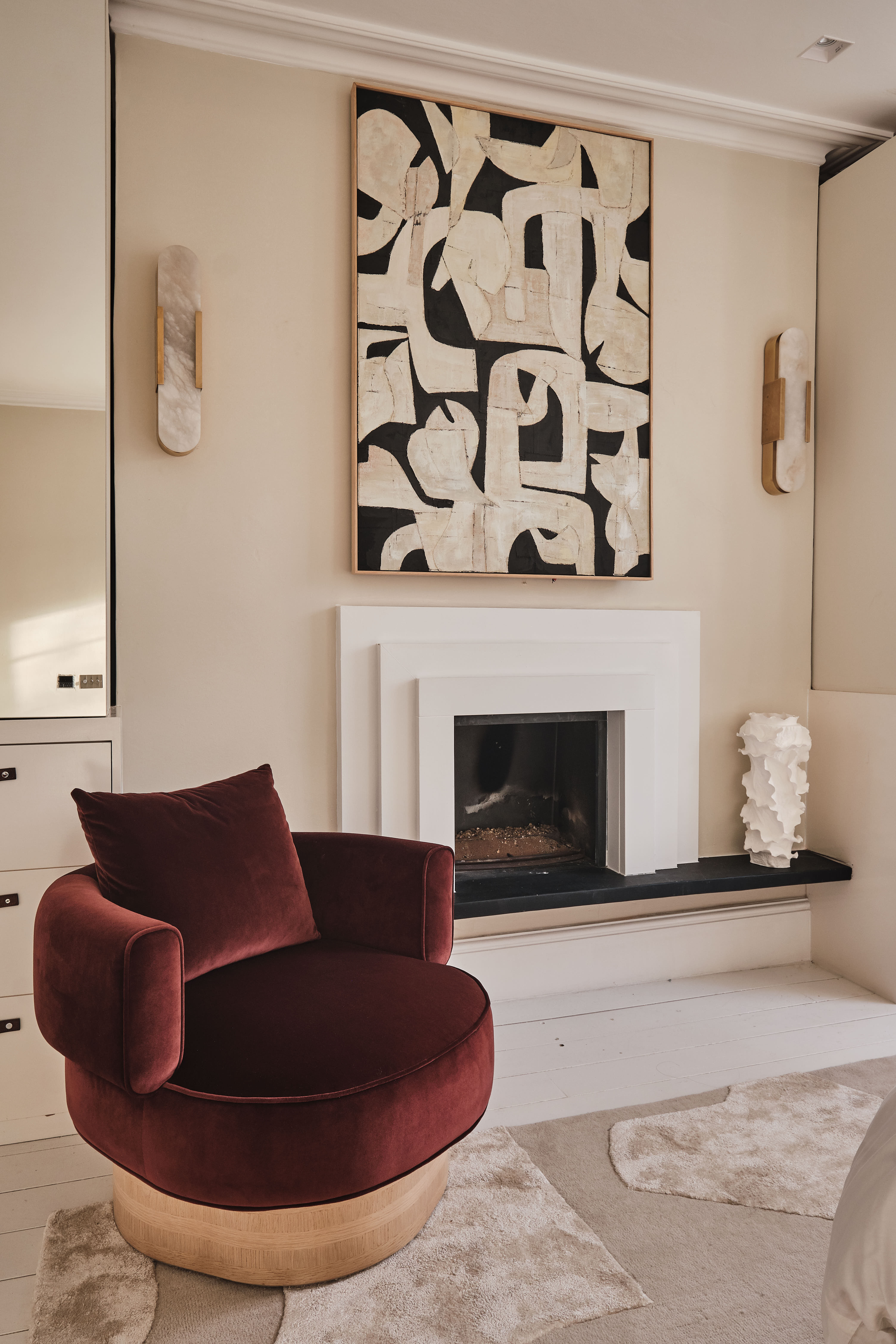 The Art of Living: Curating Luxury Interiors with Timeless Artwork